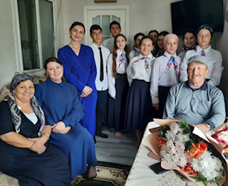 В гостях у ветерана педагогического труда.