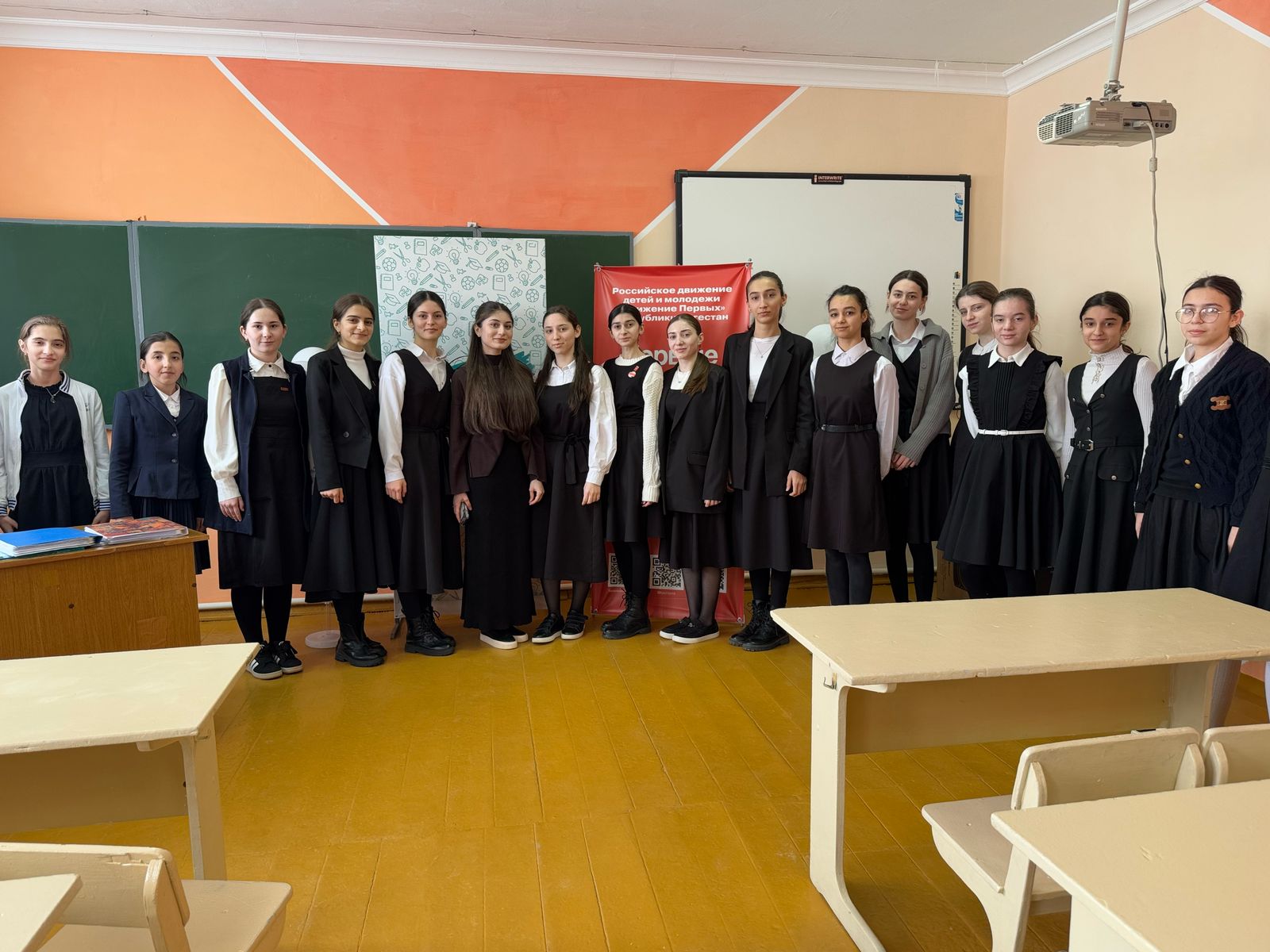 Акция &amp;quot;100 баллов для Победы&amp;quot;. Встреча с выпускницей прошлых лет, получившей высокие баллы на ЕГЭ, студенткой Гусейновой П.Х..