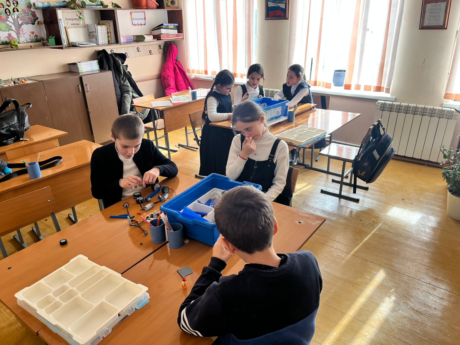 Усердно работают